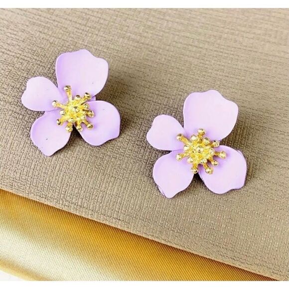 💜 Betsey Johnson Violet flower earrings 💜 - Picture 4 of 4
